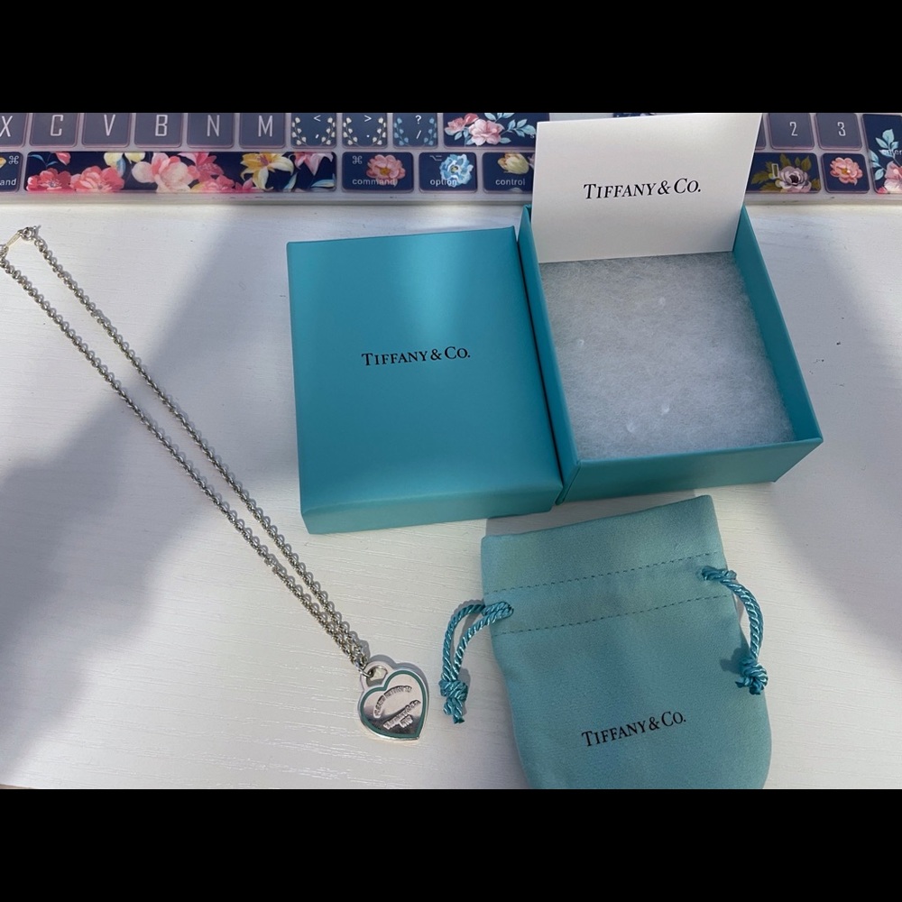 Tiffany & Co. Sterling Silver Medium heart pendant & large link chain